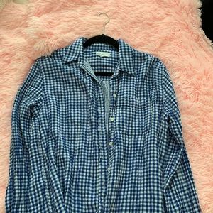 Gap long sleeve, light weight sear sucker material. Never worn !